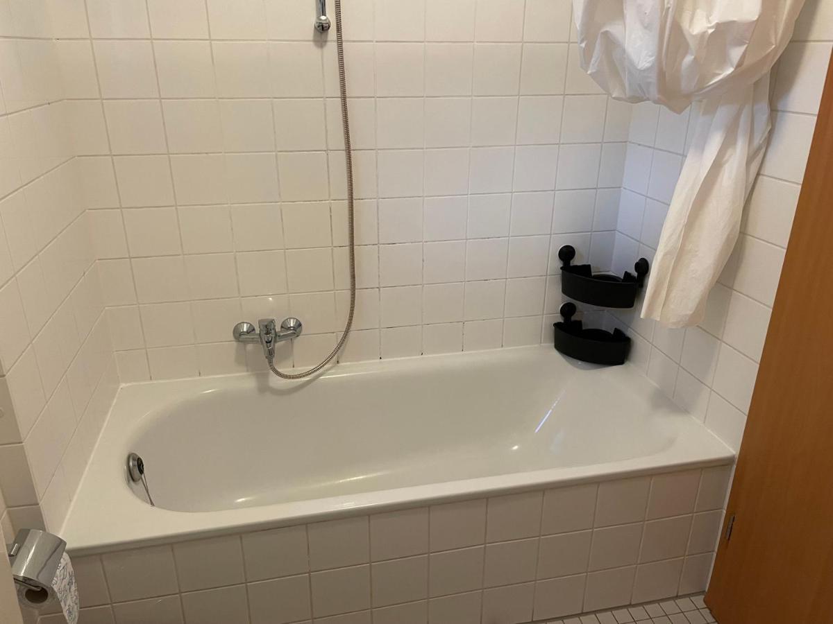 Mit 2 Zimmer, Kueche, Bad, In